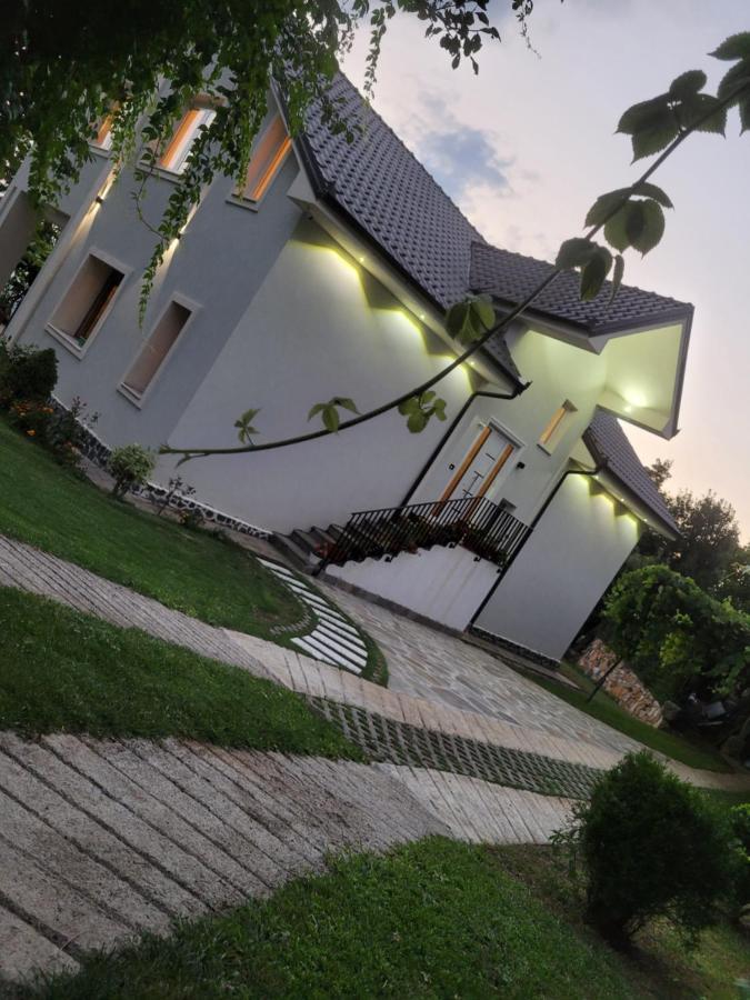 Bujtina Bezhani Gjinar Elbasan Exterior photo
