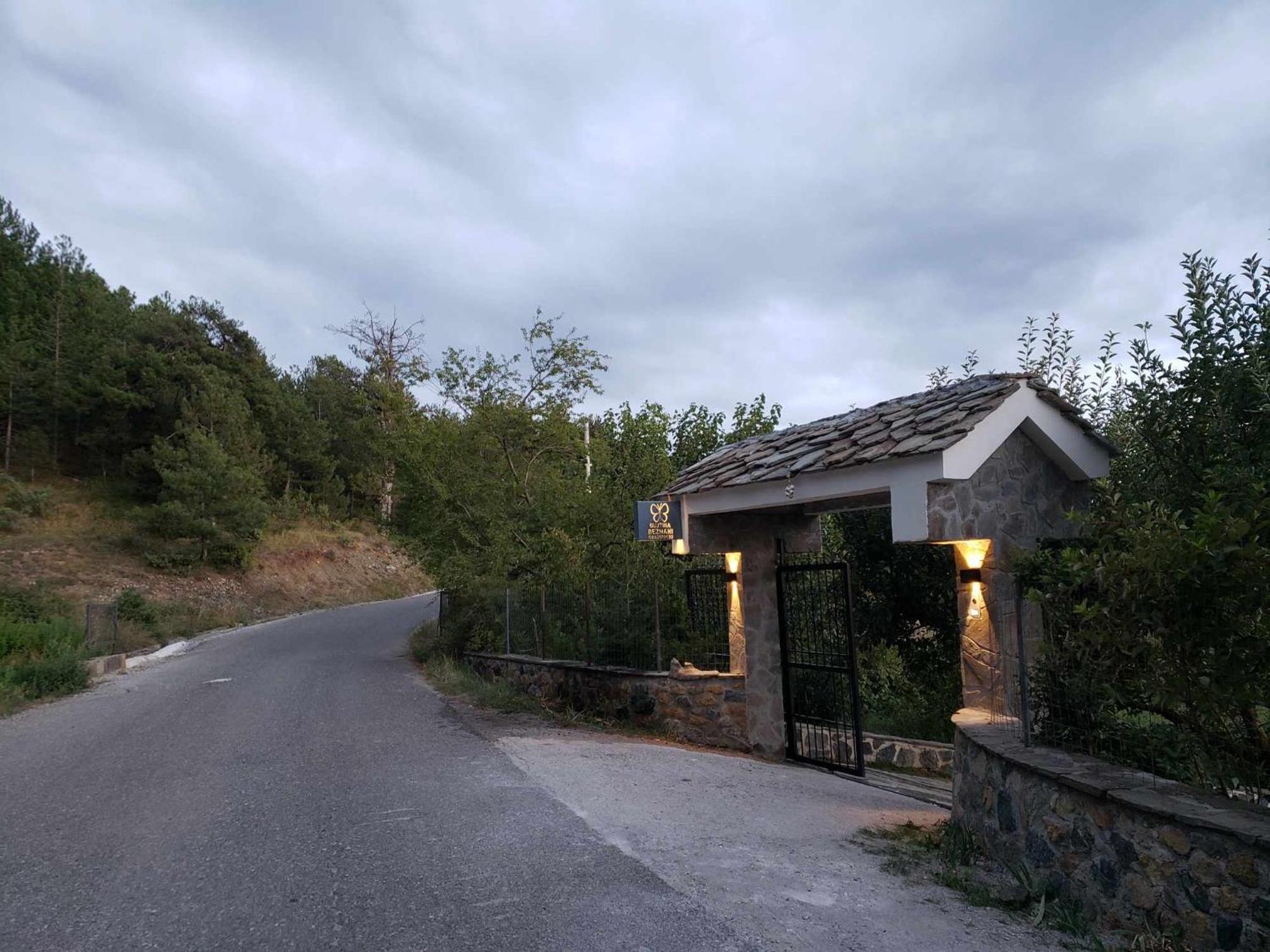 Bujtina Bezhani Gjinar Elbasan Exterior photo
